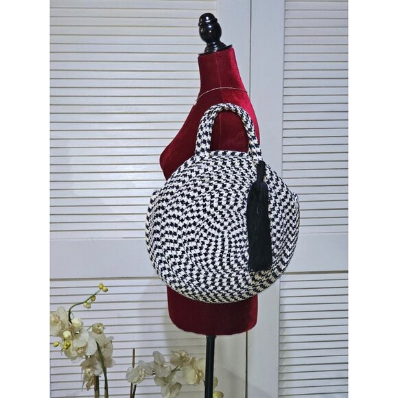 La Regale Women's Black White Round Woven Houndstooth Tote Bag Tassel Sz L 2632 - Picture 2 of 10